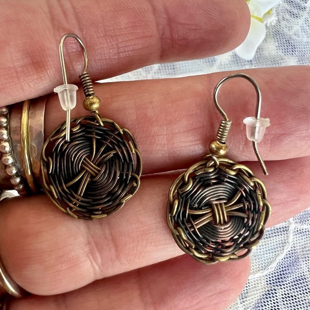 Cute Basketweave Earrings - Picture 3 of 5